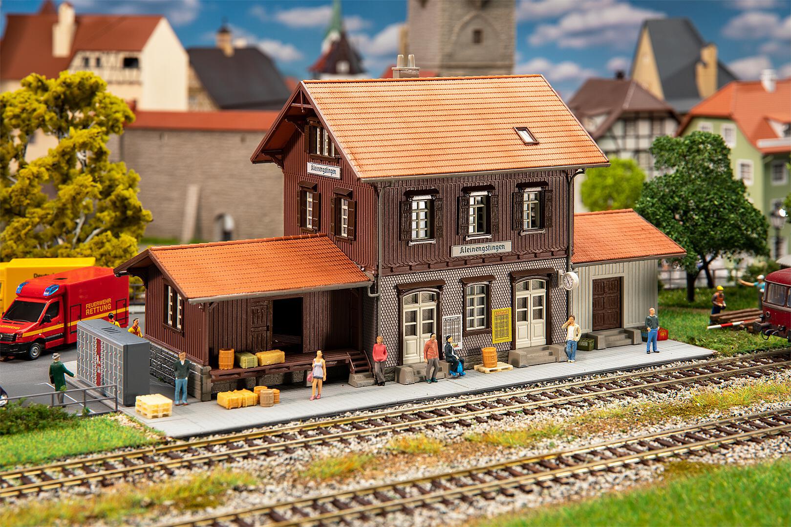 Stazione ferroviaria di Kleinengstingen scala H0 Faller 110133