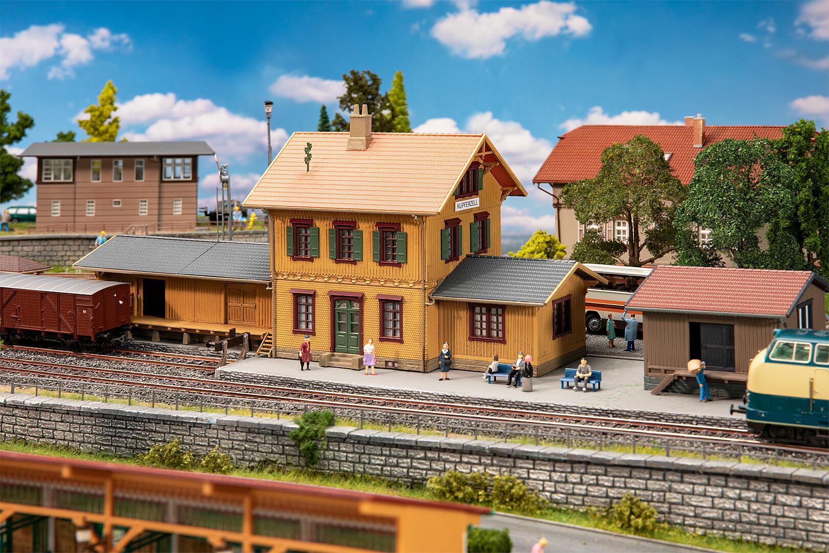 Stazione ferroviaria di Kupferzell scala H0 Faller 110153