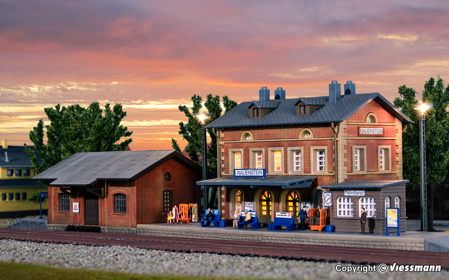 Stazione ferroviaria di Rauenstein con deposito merci scala N Kibri 37396